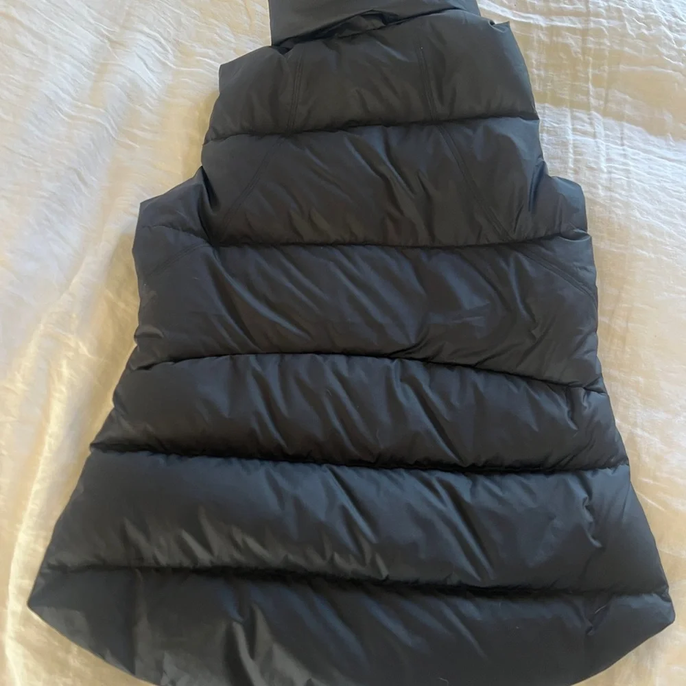 Athleta Black Puffer Vest - Picture 2 of 4